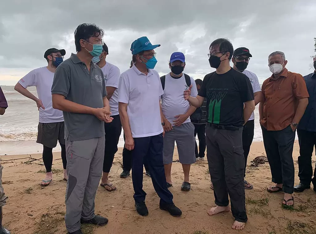 mangrove-tree-planting3-696663ed38f54