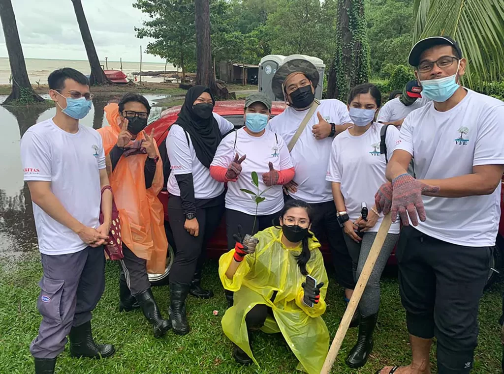 mangrove-tree-planting4-696663e834531